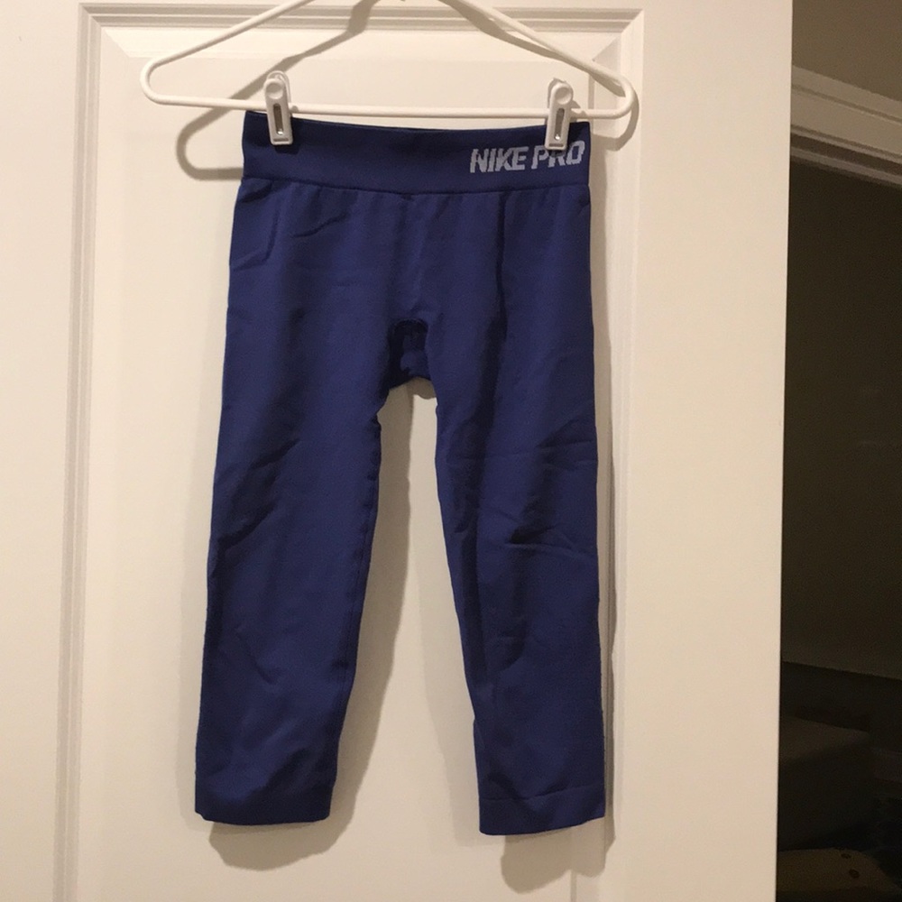 Blue Nike pro capris